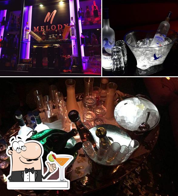 Tra le varie cose da MELODY NightClub si possono trovare la bevanda e bancone da bar