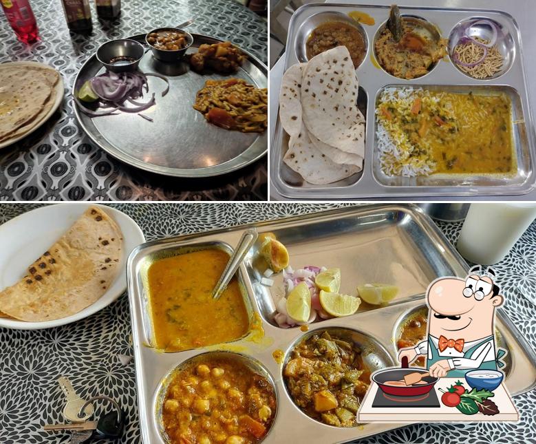 Chicken curry at Rajwadi k bhojnalay