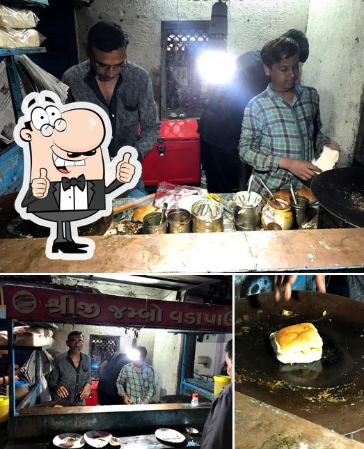 Shreeji Jumbo Vadapau