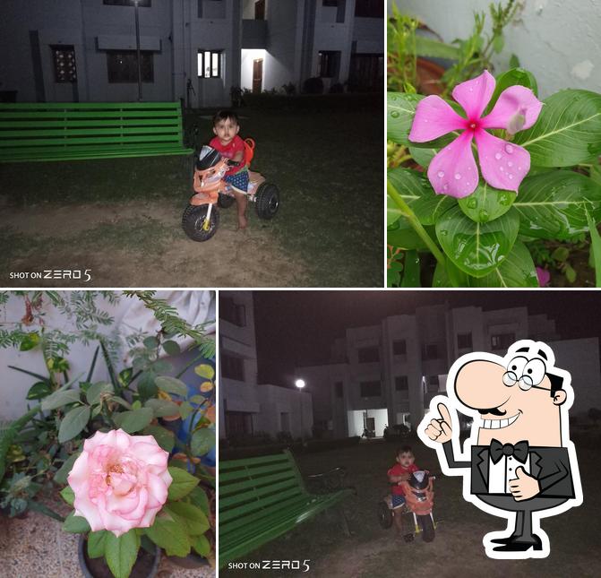 See this pic of Upwan Lawn