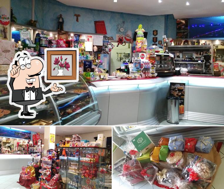 Questa è la foto che mostra la interni e cibo di Bar Pasticceria Siciliana Dolce&Caffè