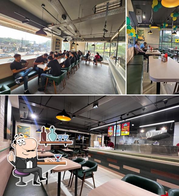 Check out how Drizzle's Pizza looks inside