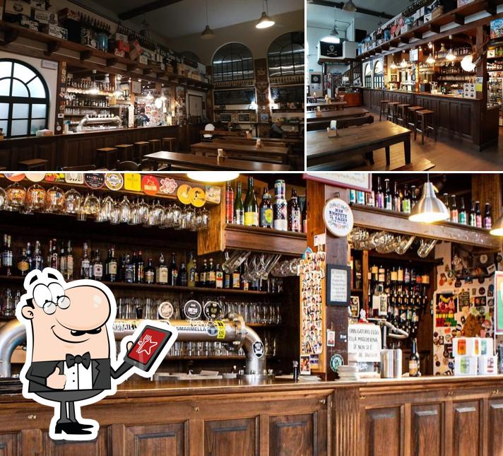 Gli esterni di The Old Tower Pub