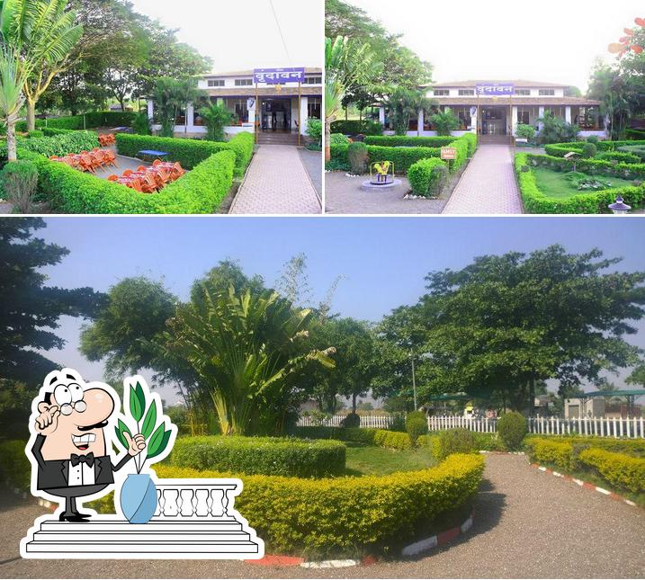 Check out how Vrindavan - Family Restaurant & Bar , Loni Rahata looks outside