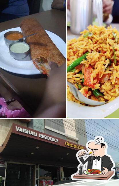 The photo of RENUKA VEG’s food and exterior