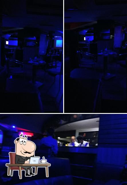 Check out how ESCAPEE BAR looks inside