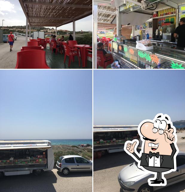 Gli interni di Bar la baia