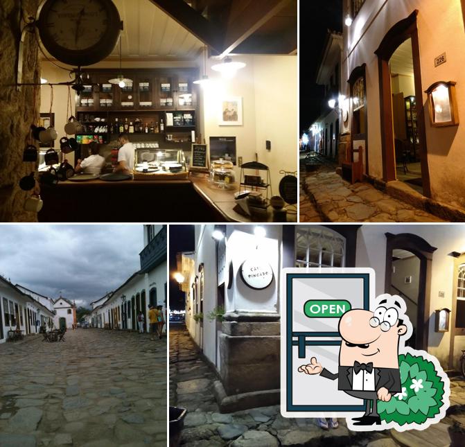 Veja imagens do exterior do Café Pingado
