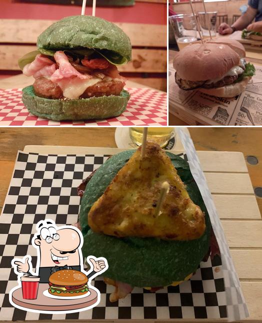 Prova un hamburger a Biber Public House