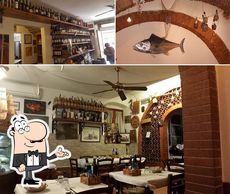 Tra le varie cose da Cantina Senese si possono trovare la interni e cibo