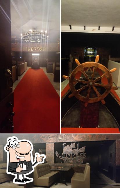 Look at the picture of Five star restaurant
