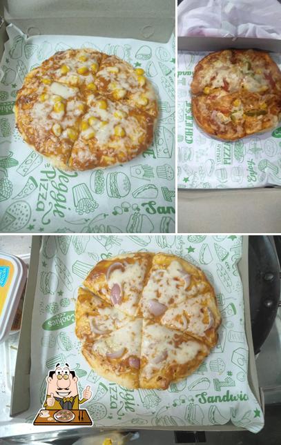 Try out pizza at Fooda India (cloud kitchen)