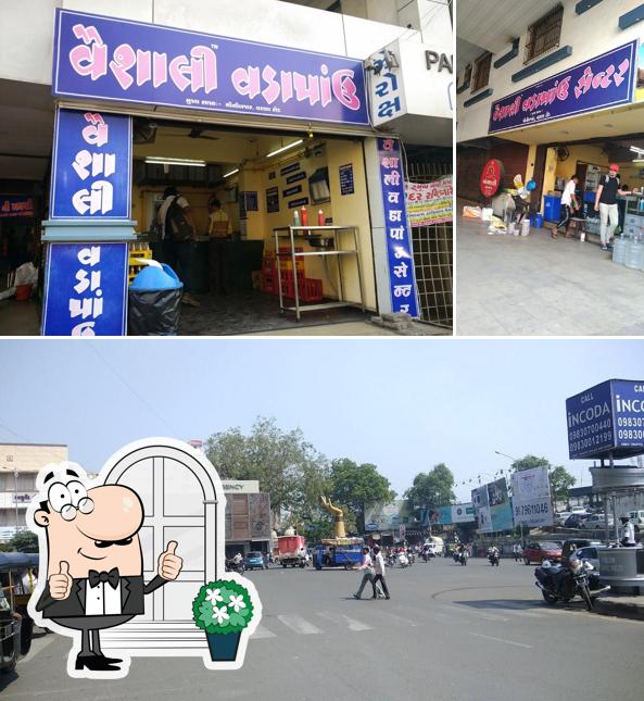 The exterior of Vaishali Vadapav