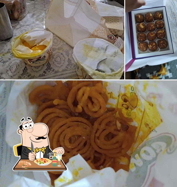 Food at Pramod Laddu Bhandar