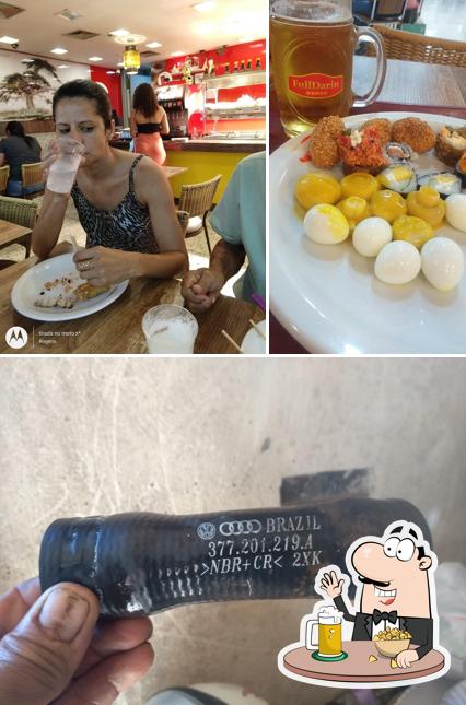 Peça um copo de cerveja leve ou escura
