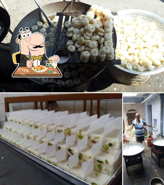 Murli Mishthan Bhandar (पाण्डिया जी कि दुकान) is distinguished by food and interior