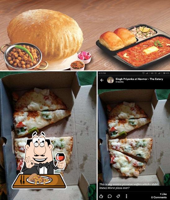 Try out pizza at Hocco Eatery