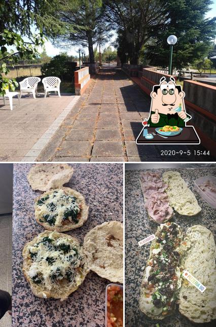 Tra le varie cose da Pizzeria 90 si possono trovare la cibo e esterno