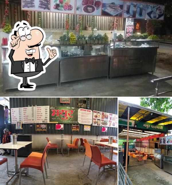 The interior of Mayur Misal Branch 3