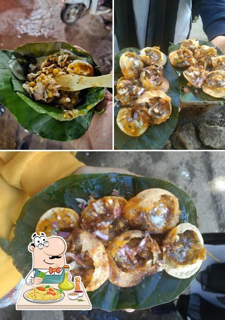 Food at Poddar chat