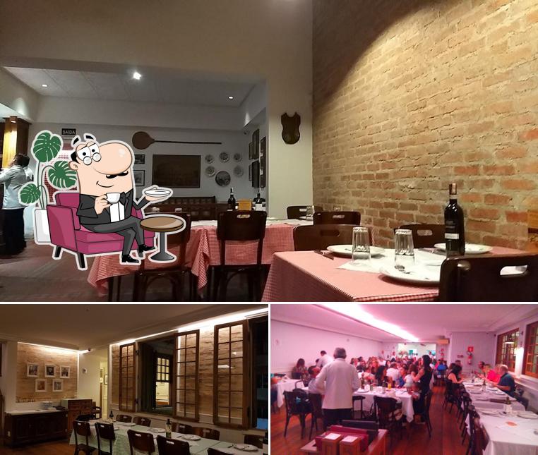 Sente em uma das mesas no Speranza Pizzaria
