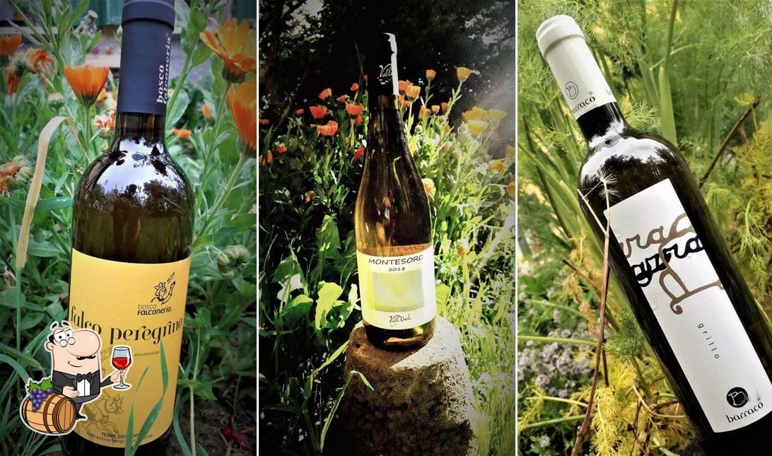 Ordina un bicchiere di vino a Il Pollaio
