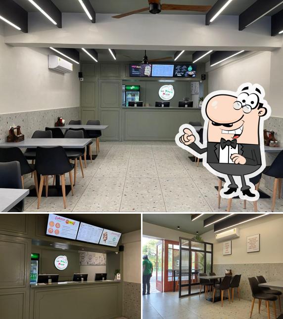 Check out how La Pino'z Pizza Airport Circle looks inside