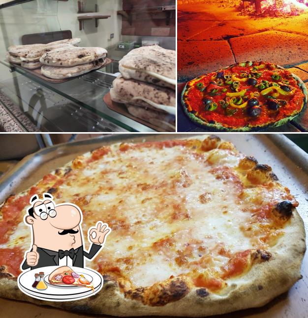 Scegli una pizza a Pizzeria O'panuozzo Caliendo
