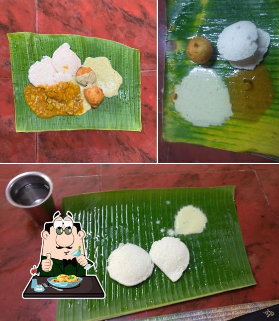 Food at Sri Maruti Tiffin Center