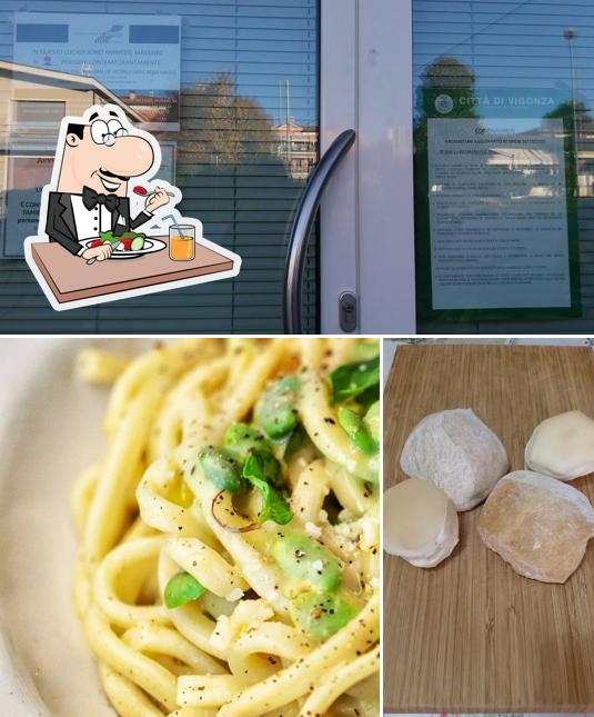 Panificio Agostini si caratterizza per la cibo e interni