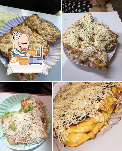 Garlic bread at Satish Sandwich & Pizza Corner