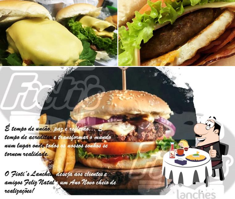Os hambúrgueres do Fioti's Lanches irão satisfazer diferentes gostos