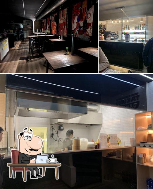 Dai un'occhiata agli interni di Takumi Ramen