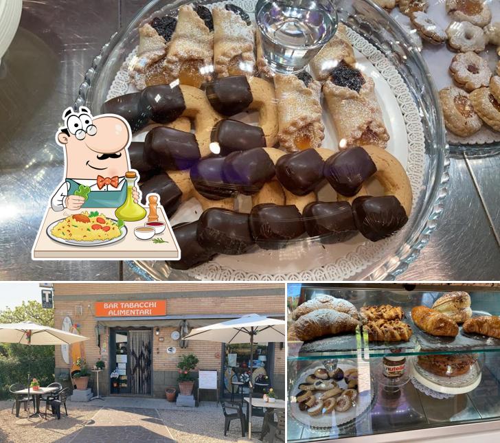 Bar Tabacchi Alimentari dal 1945 si caratterizza per la cibo e interni