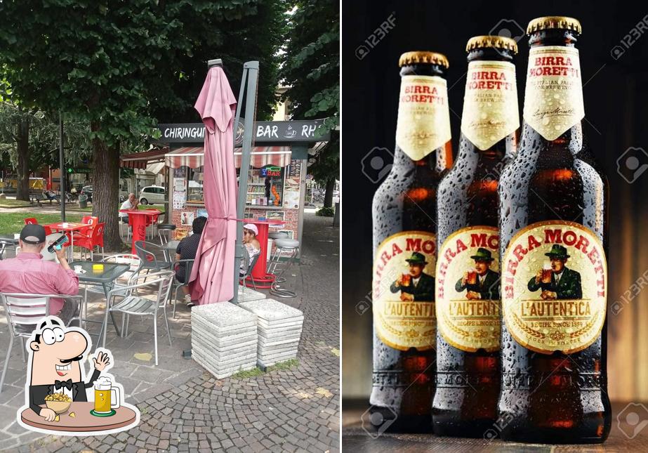 Puoi prenderti un rinfrescante bicchiere di birra chiara o scura
