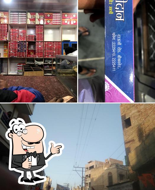 Look at the pic of Karnidan Nawalkishor Khatri