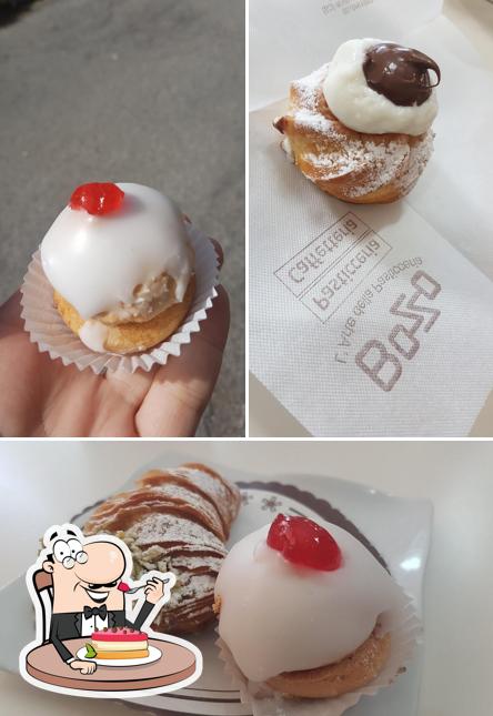 Bar Bozzo serve un'ampia gamma di dolci