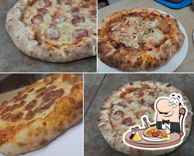 Scegli una pizza a PIZZA PIÙ NUORO