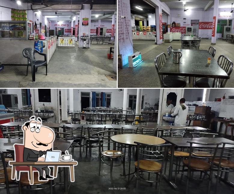 The interior of Sadda Chulha Vaishno Dhaba