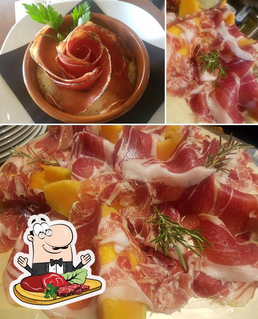 C'è un'ampia selezione di pasti per gli amanti della carne