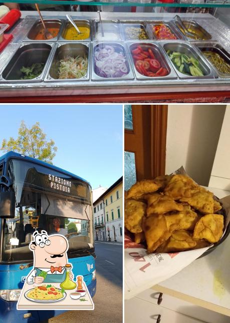 La immagine della cibo e esterno di La Stazione