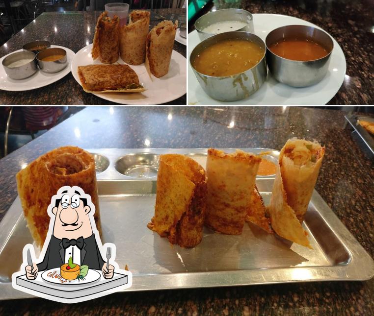 Food at Mothers Veg Plaza