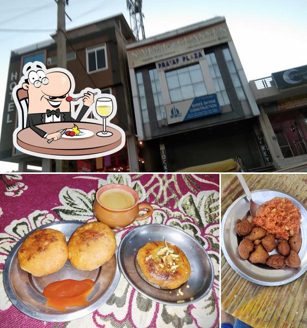 Among various things one can find food and exterior at Kumhar Ki Hotel