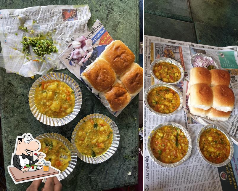 Food at Ganesh Ni Bhaajji