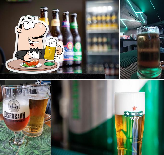 Peça um copo de cerveja leve ou escura