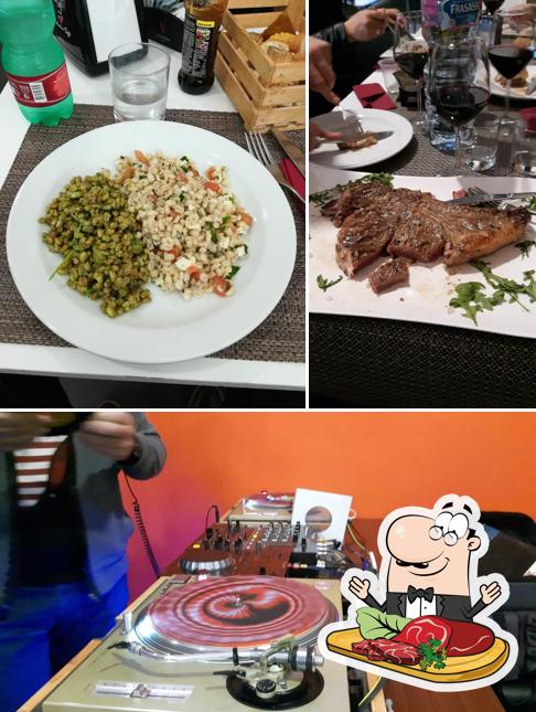 Ordina i un pasto a base di carne a The Papillon bar