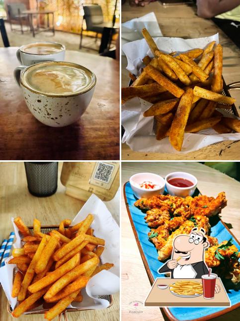 French fries at Flamingo Cafe Le ɛstaminɛ