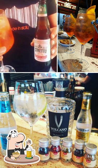 Puoi prenderti un rinfrescante bicchiere di birra chiara o scura