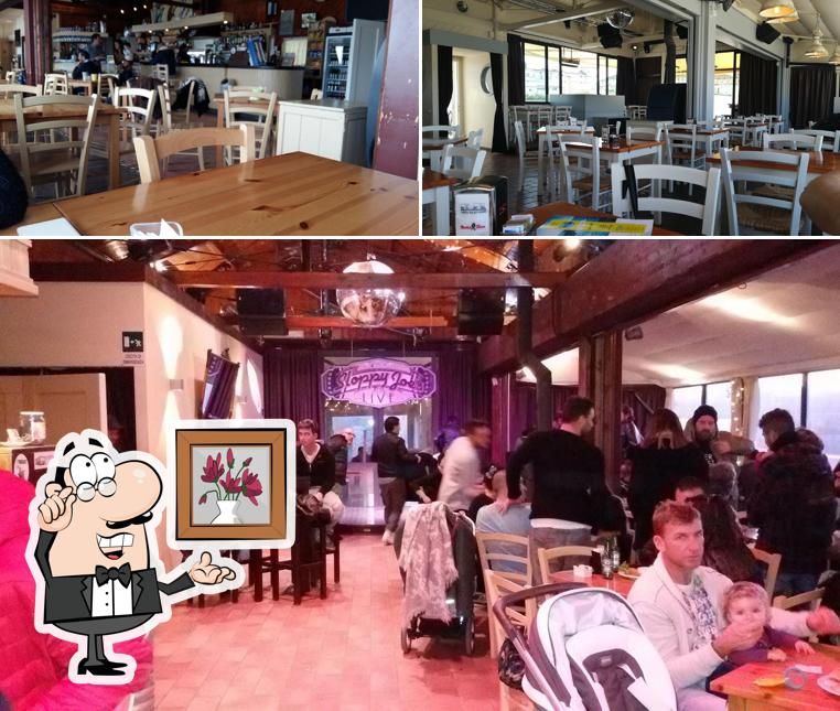 Dai un'occhiata agli interni di Sloppy Joe's