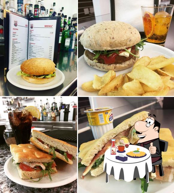 Prova un hamburger a Outposition Gaming Bar